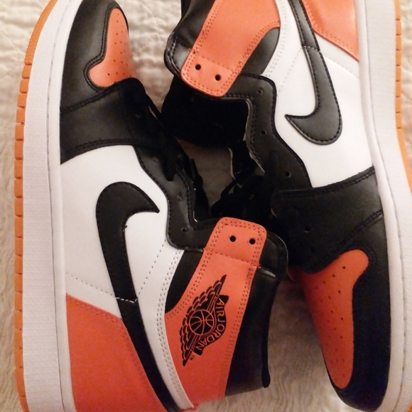 Nike shoes - Picture 2 of 3